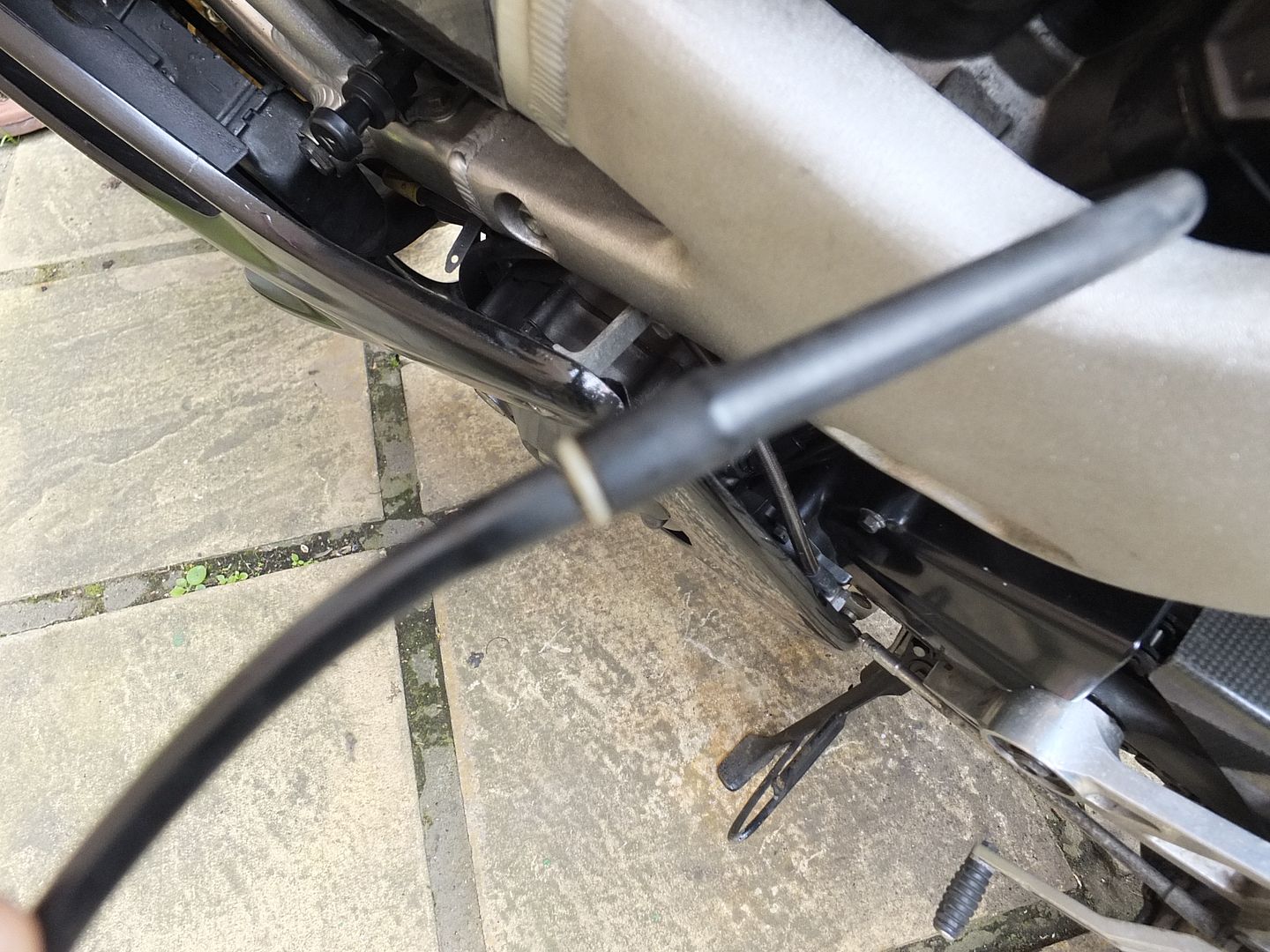 fuel tank breather pipe